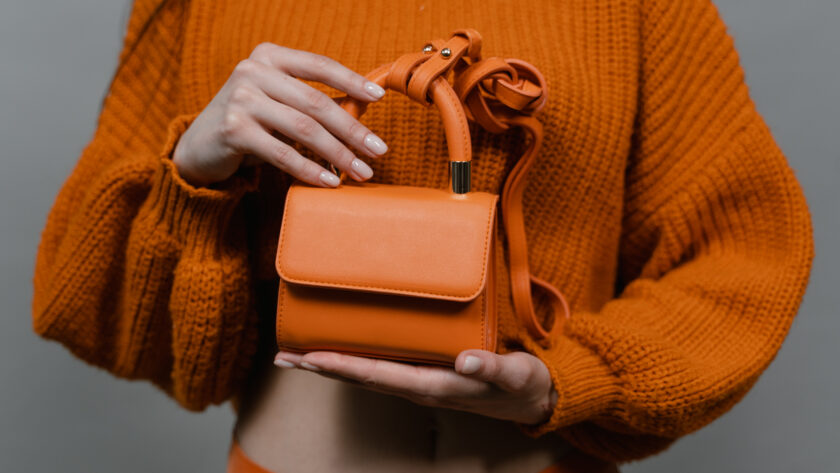 Bolso mini Balenciaga: la opción perfecta para llevar contigo.